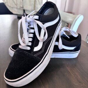 VANS Old Skool Suede Sneaker. Black. Women's 9.5, Mens 8.0.